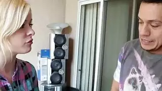 صغيرتي شقراء فاتنة Charlyse ملاك throatfucked بواسطة stepbro