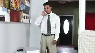 يهيمن زوجة شقراء في سن المراهقة سلوتي من قبل زوج غاضب غاضب كبير