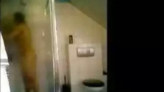 تجسس أمي في الحمام لدينا