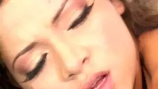 المتأنق الأسود الوحشي يدفع بوحشية شيتيتا لوبيز الرطب