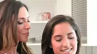 Ariella Ferrera و Chloe Amour ffm trio