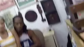 أسود BF بيادق لها GFS كس والسماح للرجل البيدق مارس الجنس لها