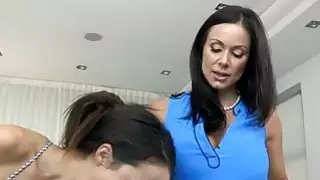 Demure حبيبته الناضجة تلقى مهبل الحفر