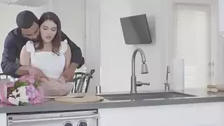 تحطمت فالنتينا نابي بشدة من قبل ديك أسود ضخم