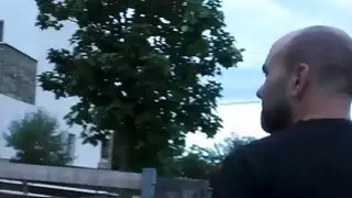 يعمل وكيل العقارات لاتينا عميل أجنبي حقيقي جيد