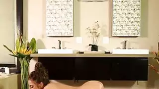 سيلفيا Saige يملأ فمها مع صاحب الديك الثابت والكرات