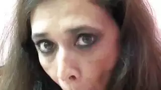 Alesia متعة يلعق الكرات ويمص ديك