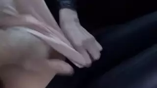 في سن المراهقة خبطت في سيارة في شريط جنسي