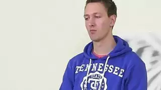 وكيل الإناث الملاعين الهواة المتأنق على الكاميرا
