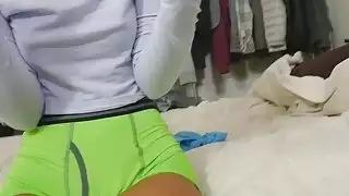 بيلا روز تسحب خطوة بروس الديك وامتص