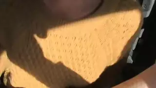 ضخم الثدي شقراء يحصل على الشرج fcuked في سيارة أجرة