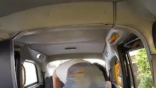 مثليه الإناث سائق سيارة أجرة وهمية لديه عن طريق الفم