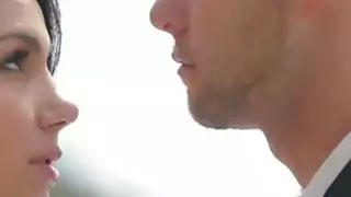 Valentina Nappi و Seth Gamble يجلبان أنفسهم إلى عمل سخيف جداً بعد ظهر اليوم المتشددين.