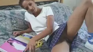 فرخ الهواة يستمني بوسها وتمتص قضيب السارق