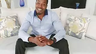 فاتنة مذهلة ماريكا هاسي يأخذ الديك الأسود ضخمة في مؤخرتها