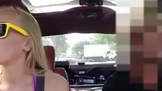 مثير شيك ولها ليمون من سيارة
