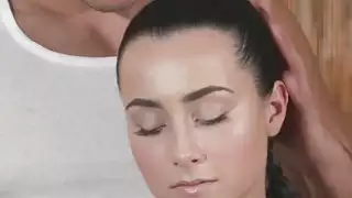 مدلك الملاعين صغير tittied امرأة سمراء فتاة
