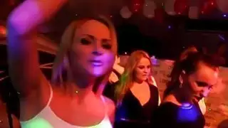 الشقوق الرطبة البهجة مع الأحبة الشريرة