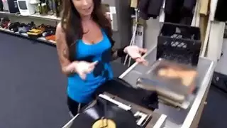بيادق امرأة موشوم بوسها وقصفت من قبل رجل رهينة سيئة