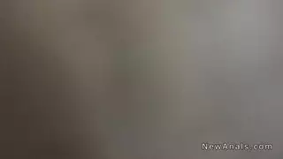 قصفت مثير صديقة الشرج في الهواء الطلق في الفناء الخلفي