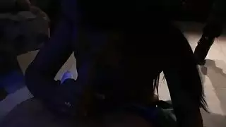 وكان مجموعة من النساء مثير طرف والطقوس العربيدة في حين أن الأضواء قبالة