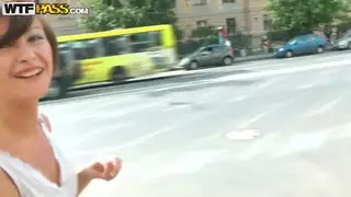 Eniko يحصل على عرض أن يكون لها اللعنة العام في الحديقة
