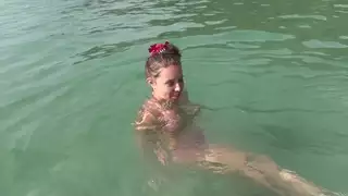 آن في هوتي يعطي اللسان رهيبة في فيد إباحي في الهواء الطلق