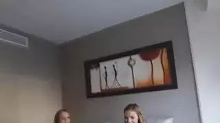 سخيف تلك الهرات واحدا تلو الآخر