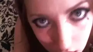 الهاوي في سن المراهقة صديقة كامل اللسان مع تجميل الوجه c