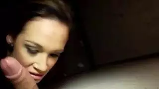 دارلينج يلقي موجة مع مص لها مثير