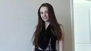 وكيل عقاري يعطي رأسه
