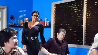 يظهر المعلم جبهة مورو فيلم إباحي في الفصل ويخوض الطالب