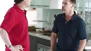 أبريل والصفاء ضجيجا خطوة الآباء في رباعية