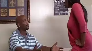 متعرج أسود فاتنة ستايسي آدمز يحصل على كسها كس و creampied بواسطة نات تيرنر