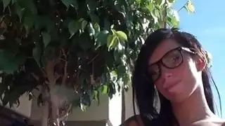 وشم لاتينا في النظارات يحصل على الثدي مع بوف