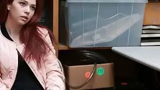 يسرق في سن المراهقة ايمو من عملها ويحاصرها الأمن