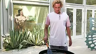 لاحظ أي شيء في الخلفية؟