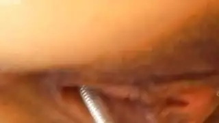 خنزير tailed 18yo في سن المراهقة يحصل على لها كس مسمر مع مصاصة بواسطة البركة