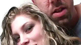 الممثلة شقراء مثير يجعل الجنس
