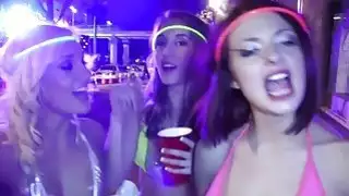 الفتيات الساخنة في الحرارة