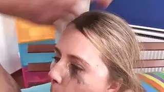 هووت فاتنة هو اللعاب من الرجال deepthroating