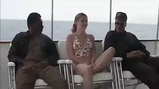 يذهب أحمر الشعر الكرز القوارب مع 2 الديوك