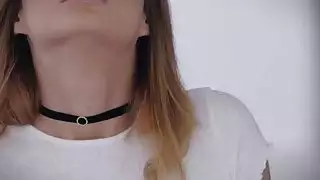 جميلة اليشم Jantzen يحصل على سخيف جيدة في الأريكة