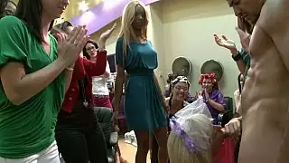 حفلة في الصالون