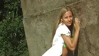 ليندا تحصل عارية على الشاطئ