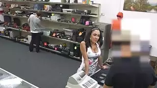 Titty الكبيره لاتينا يحاول السقوط سرقت الخليوي