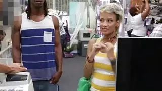 سخيف صديقتك أثناء مشاهدتها وتحبها