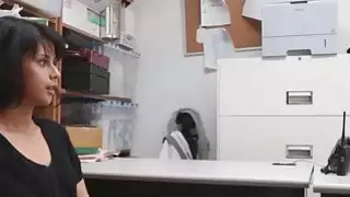عرضت ضابط بينيلوب لامتصاص واللعنة لها لأنها لا تذهب إلى السجن