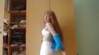 زوجان من المراهقين يمارسون الجنس