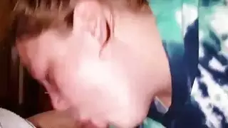 CFNM cocksucking و ابتلاع بوف